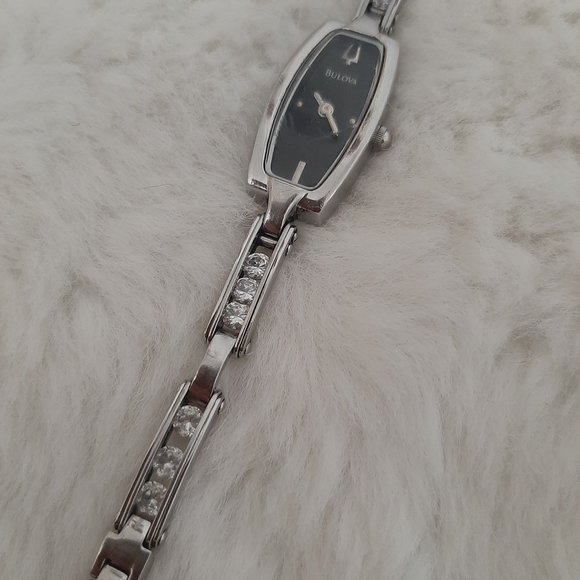 Beautiful Bulova Ladies Watch - Picture 2 of 3